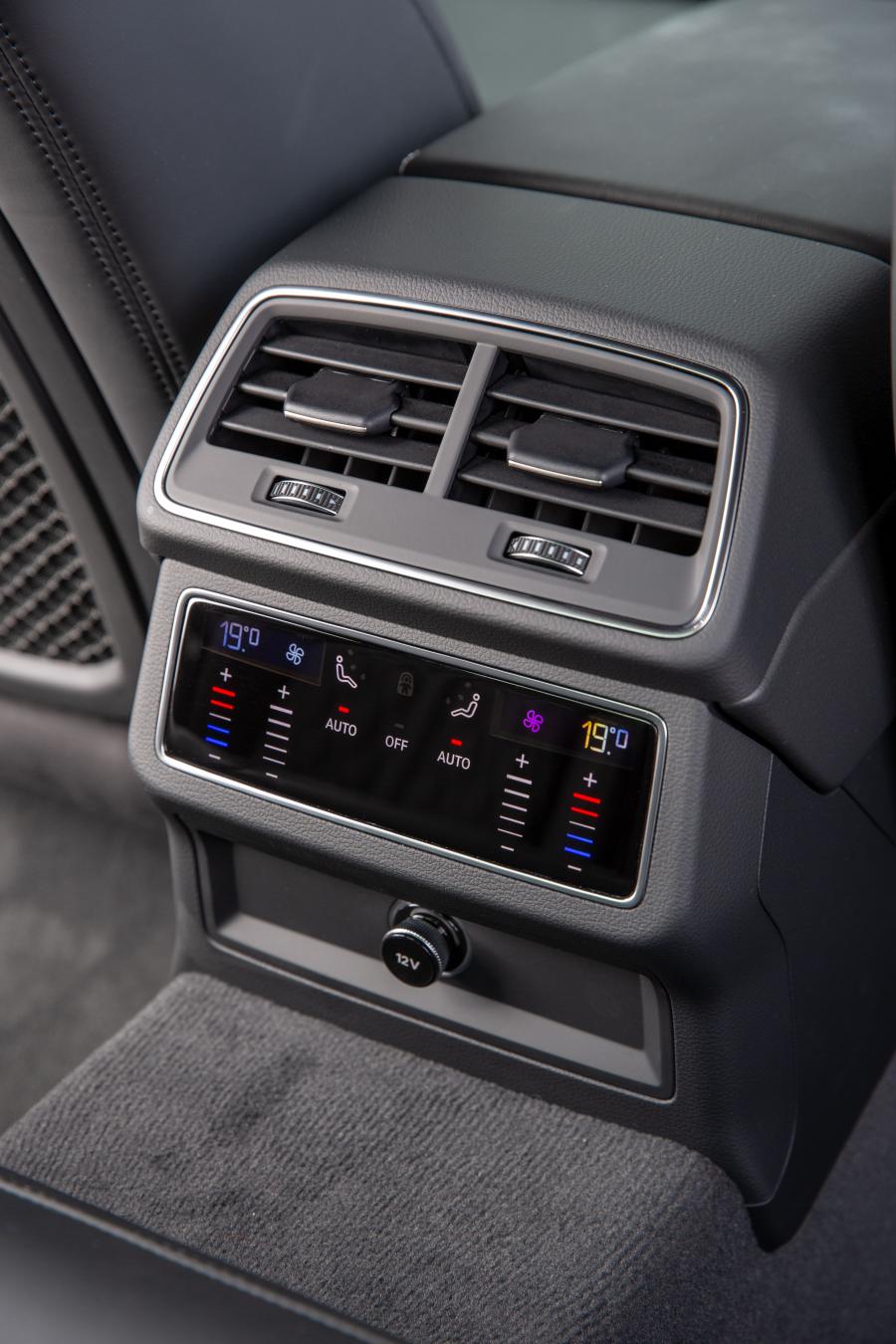 Детали интерьера Audi S6 Sedan TDI (C8) 2019 года  (UK) (фото 35 из 40)
